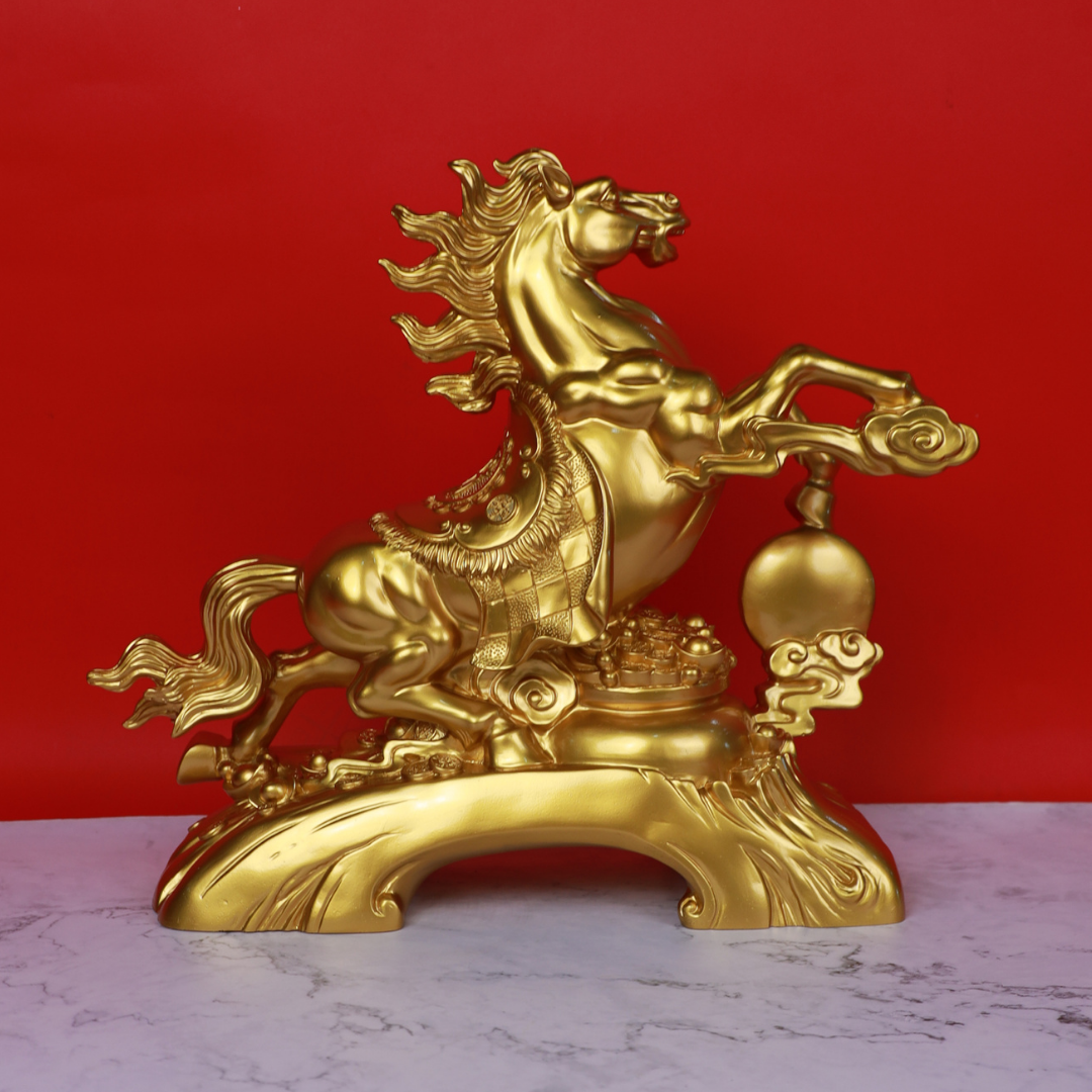 Relentless Victory Golden Power Horse 42cm
