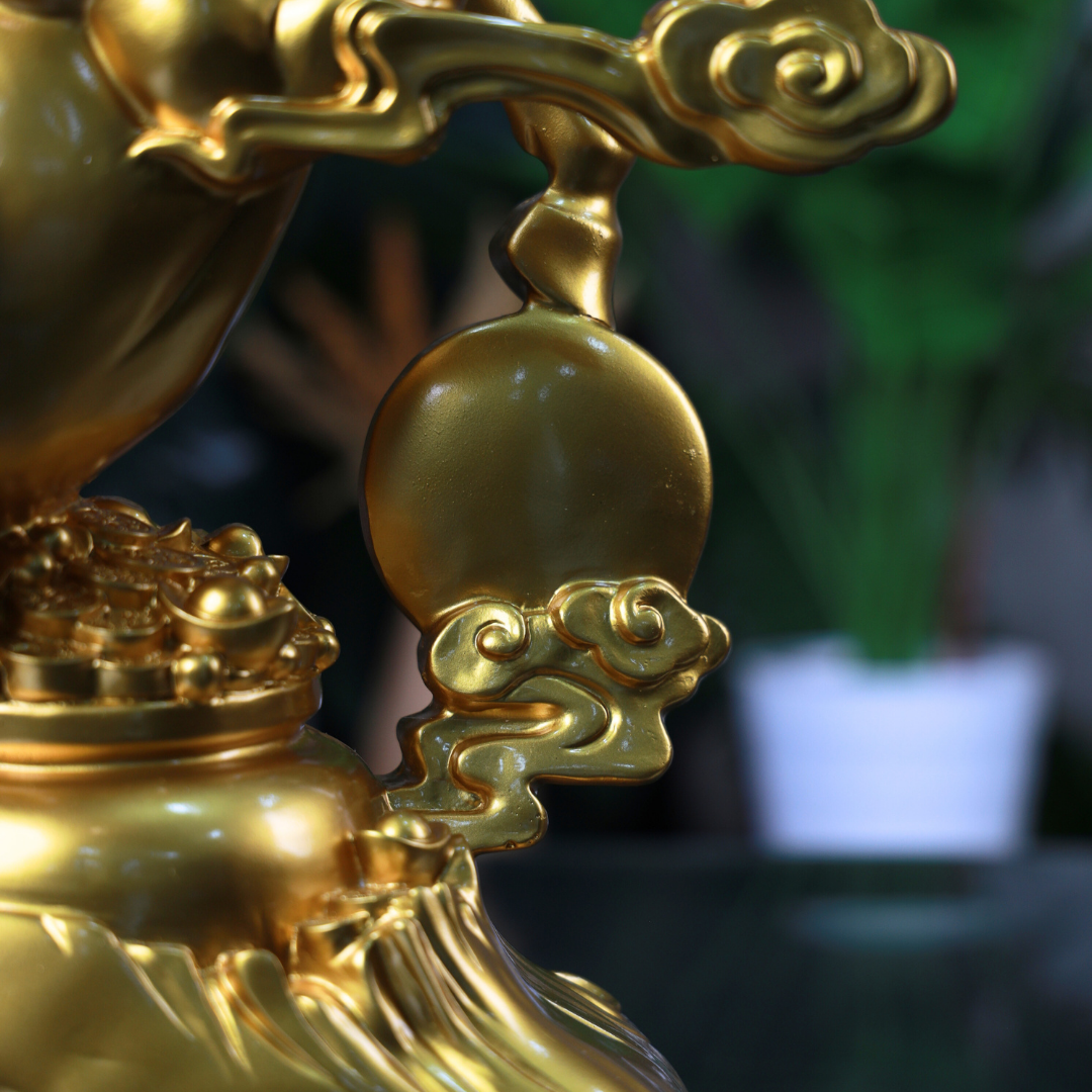 Relentless Victory Golden Power Horse 42cm