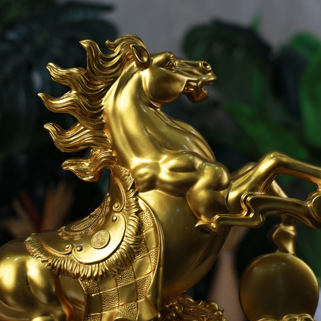 Relentless Victory Golden Power Horse 42cm