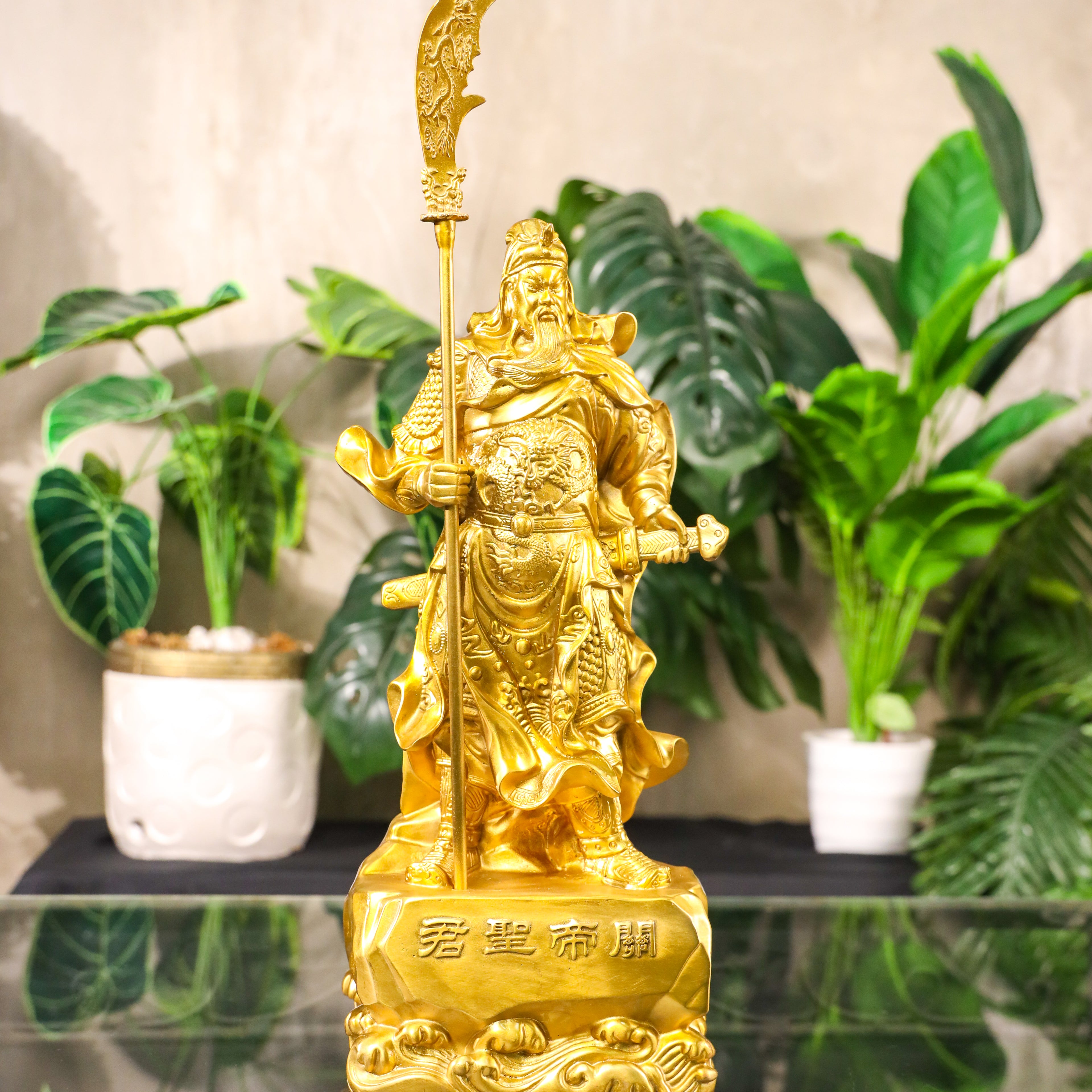 Warrior King of Wealth and Honor Guan Gong 40cm