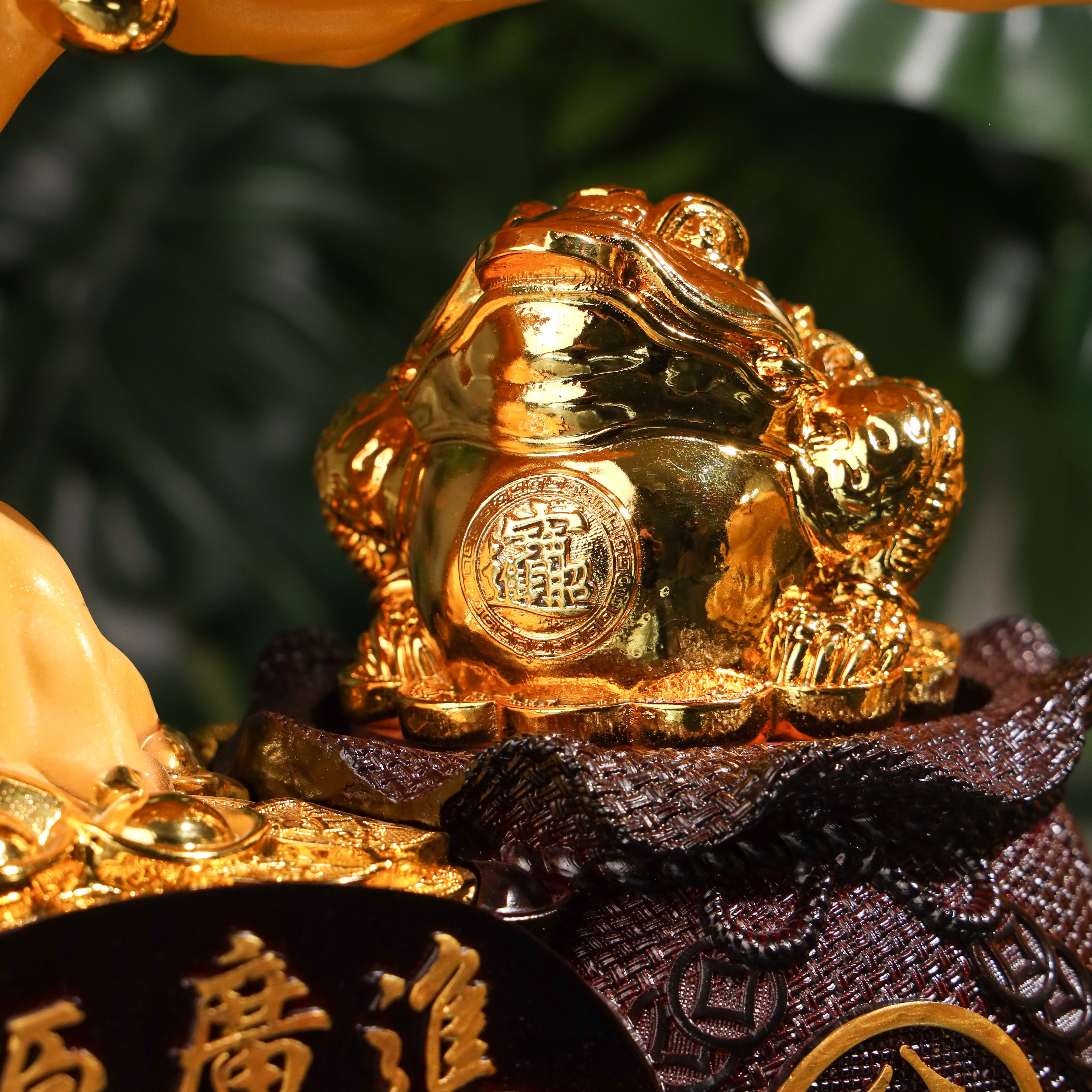 Money-Multiplying Golden Tree with Frog 37cm