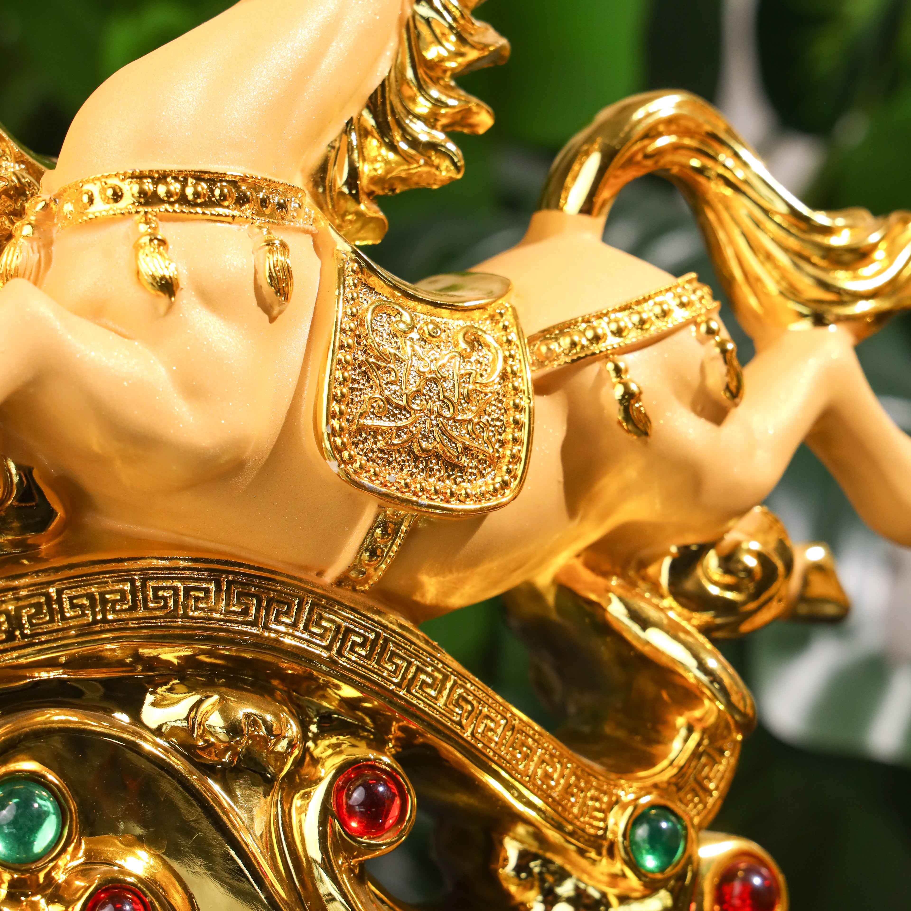 Partners in Victory Golden Horse Duo 38cm