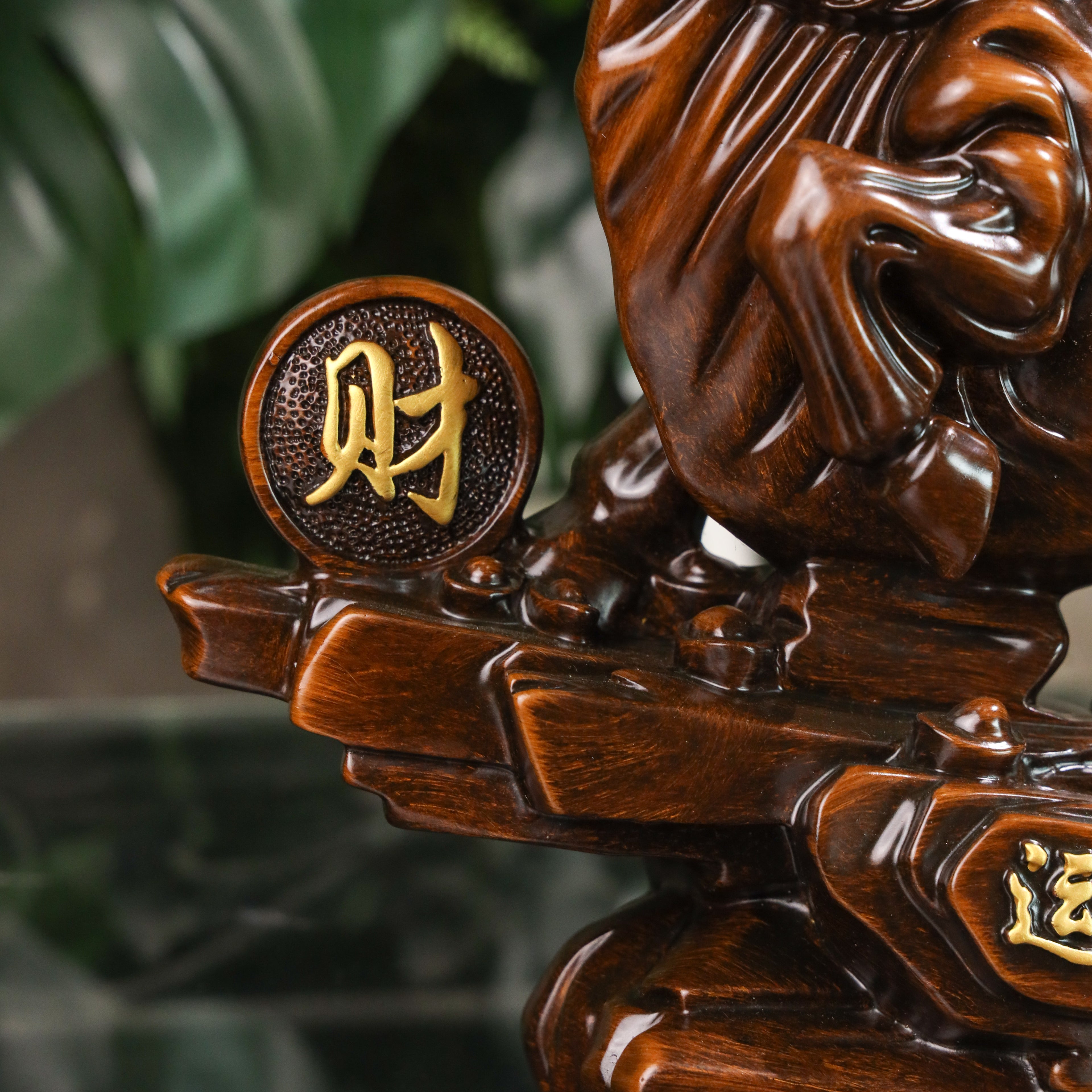 The Quiet Builder Wood Ox of Lasting Success 32cm
