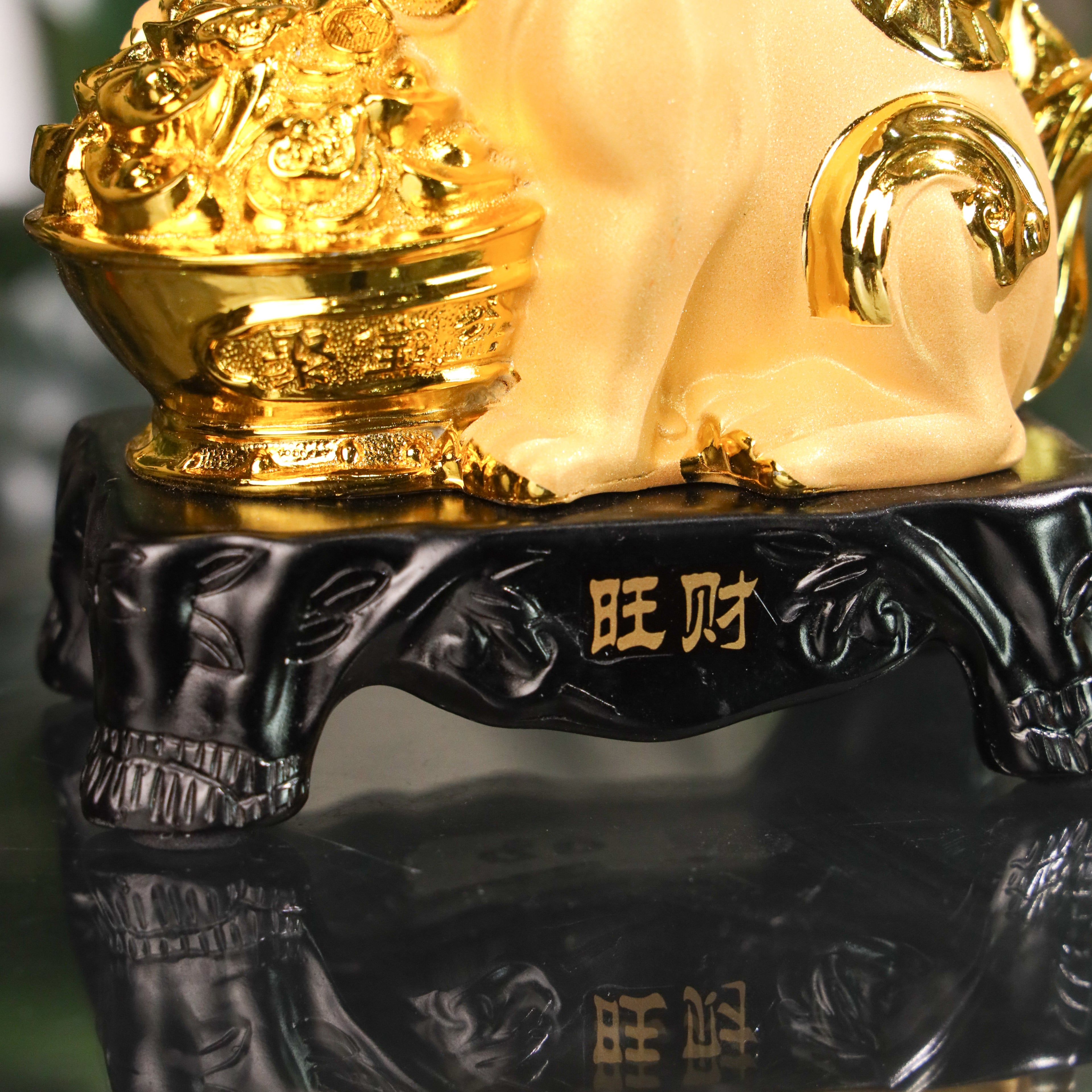 Golden Zodiac Dog of Loyal Support 18cm