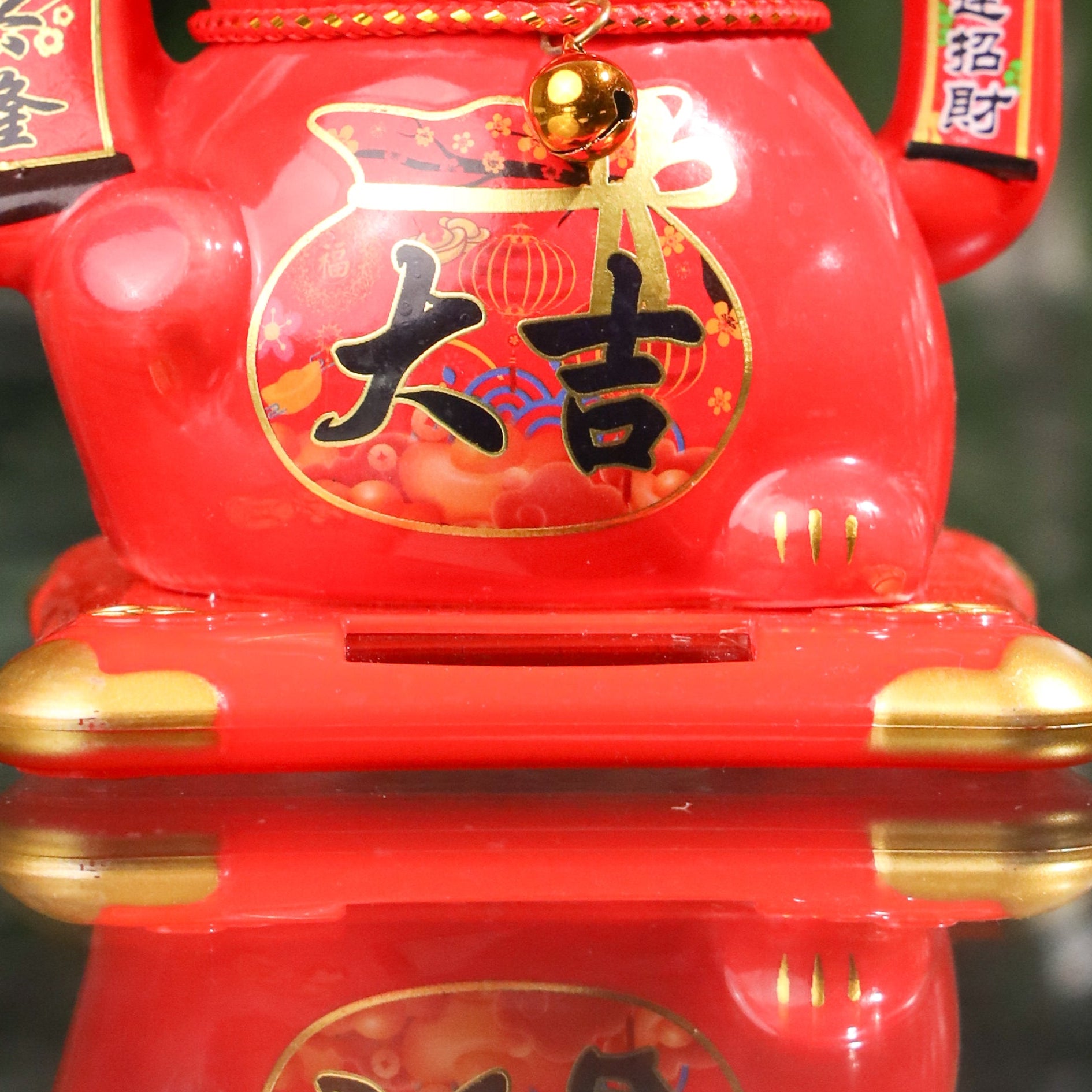 Auspicious Red Solar-Powered Lucky Cat 11cm