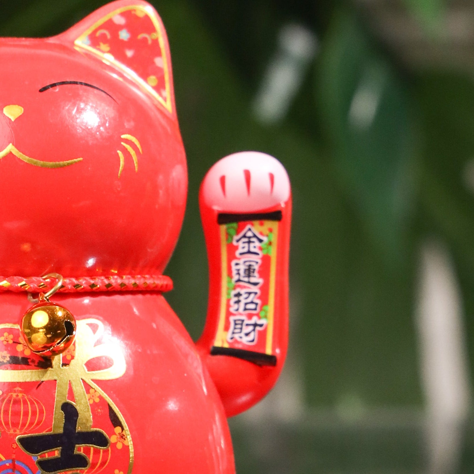 Auspicious Red Solar-Powered Lucky Cat 11cm