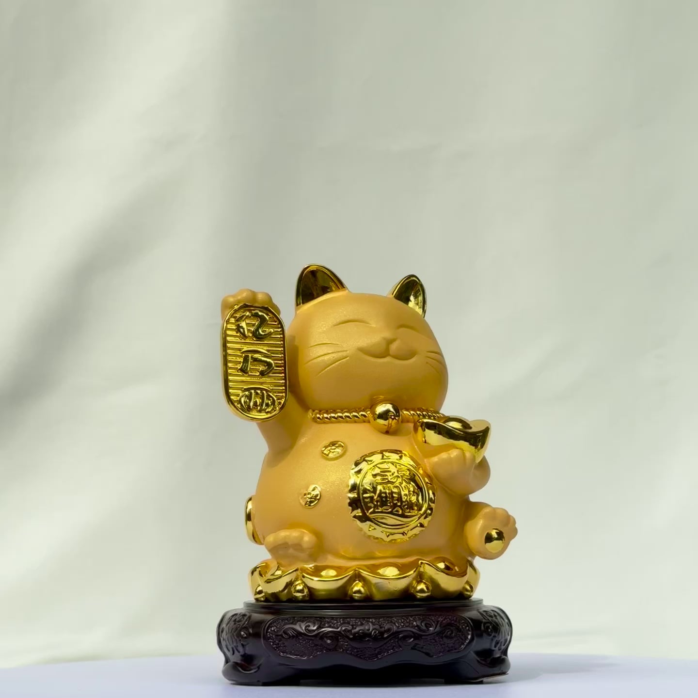 Golden Lucky Cat Bringing Wealth Ingots 16cm
