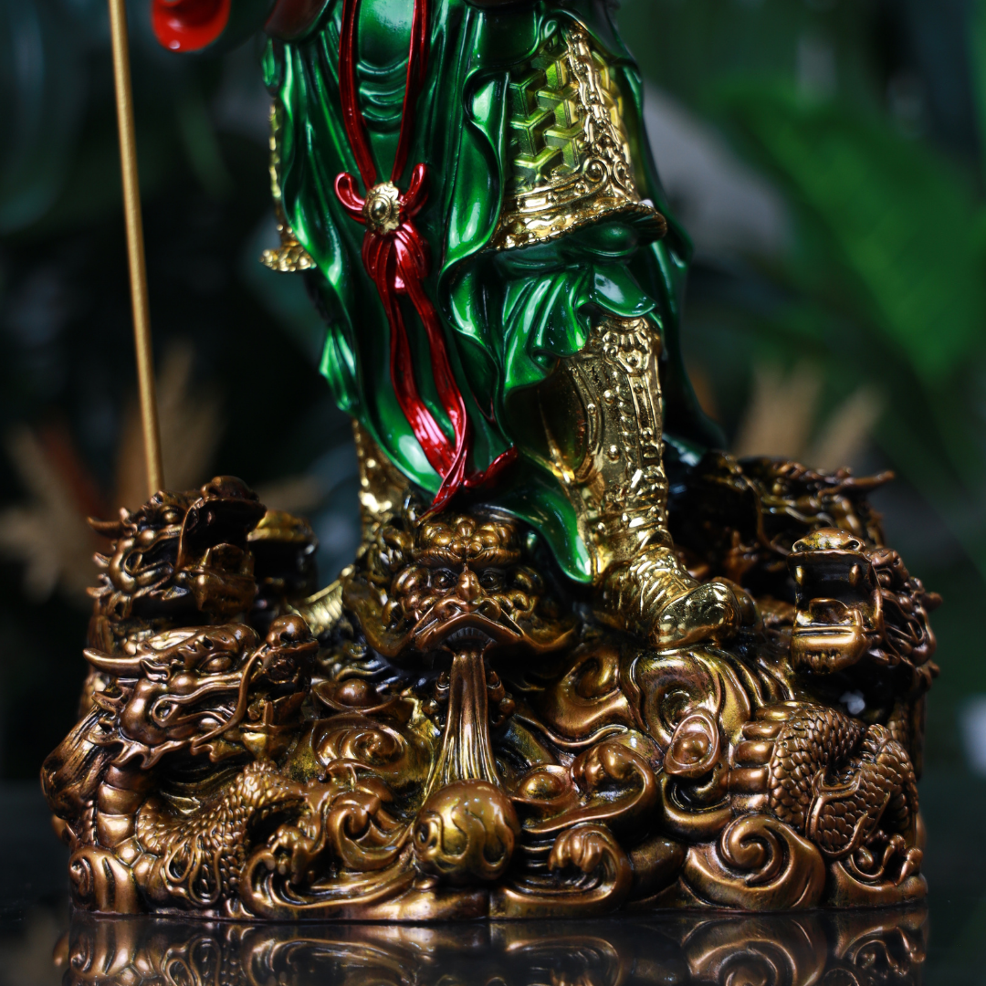 Battle-Ready General Guan Gong in Color 49cm