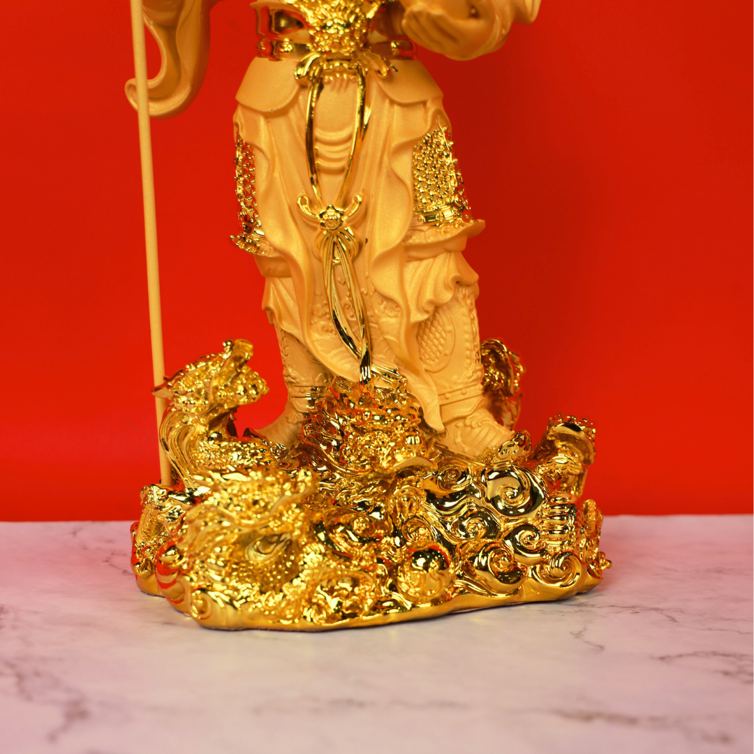 The Warrior of Truth Golden Guan Gong 47cm