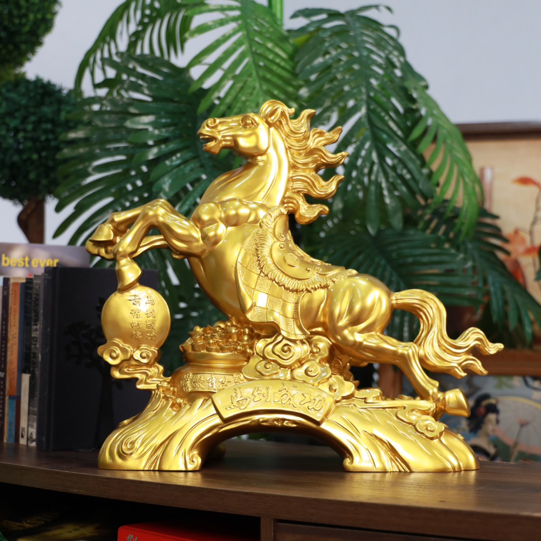 Relentless Victory Golden Power Horse 42cm