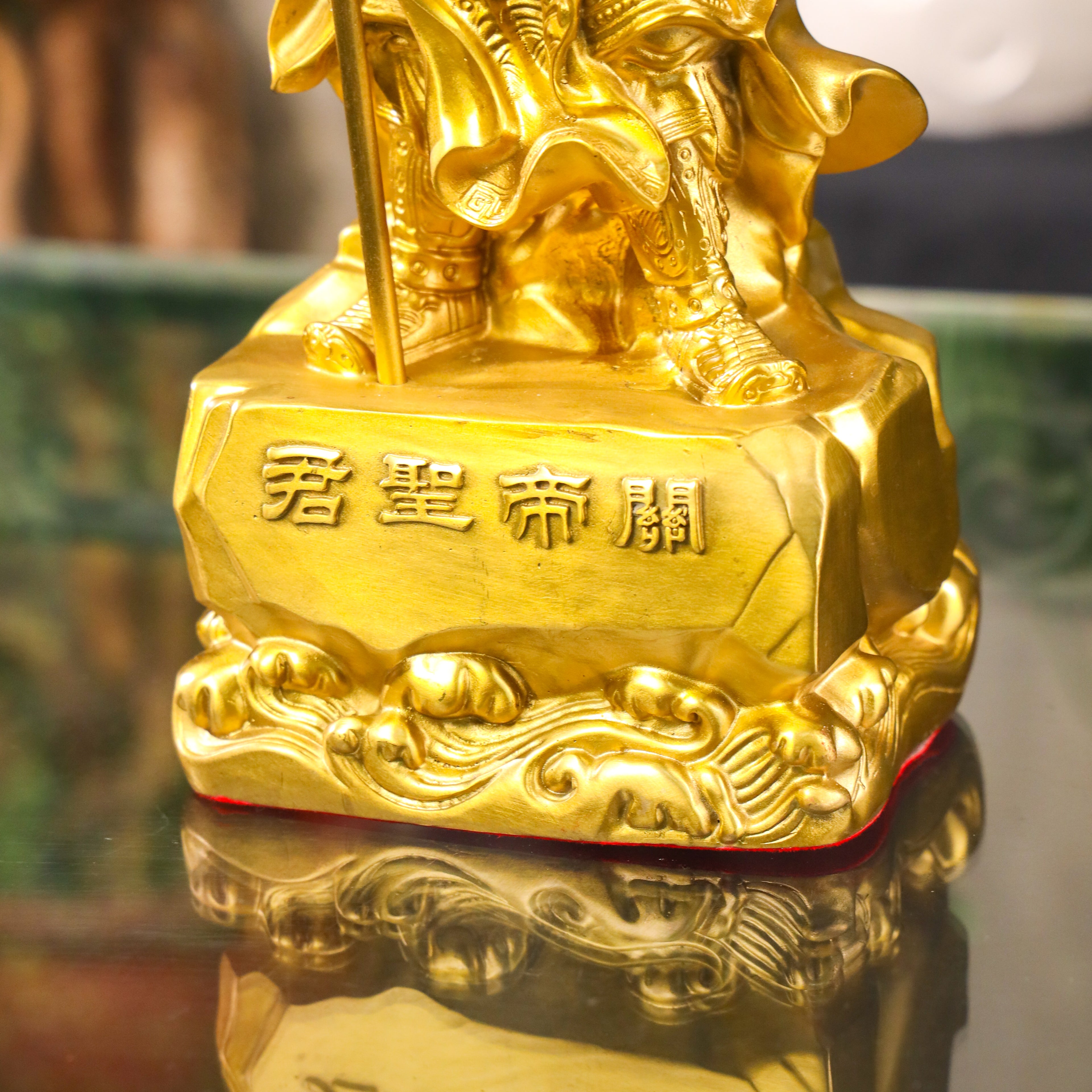 Warrior King of Wealth and Honor Guan Gong 40cm
