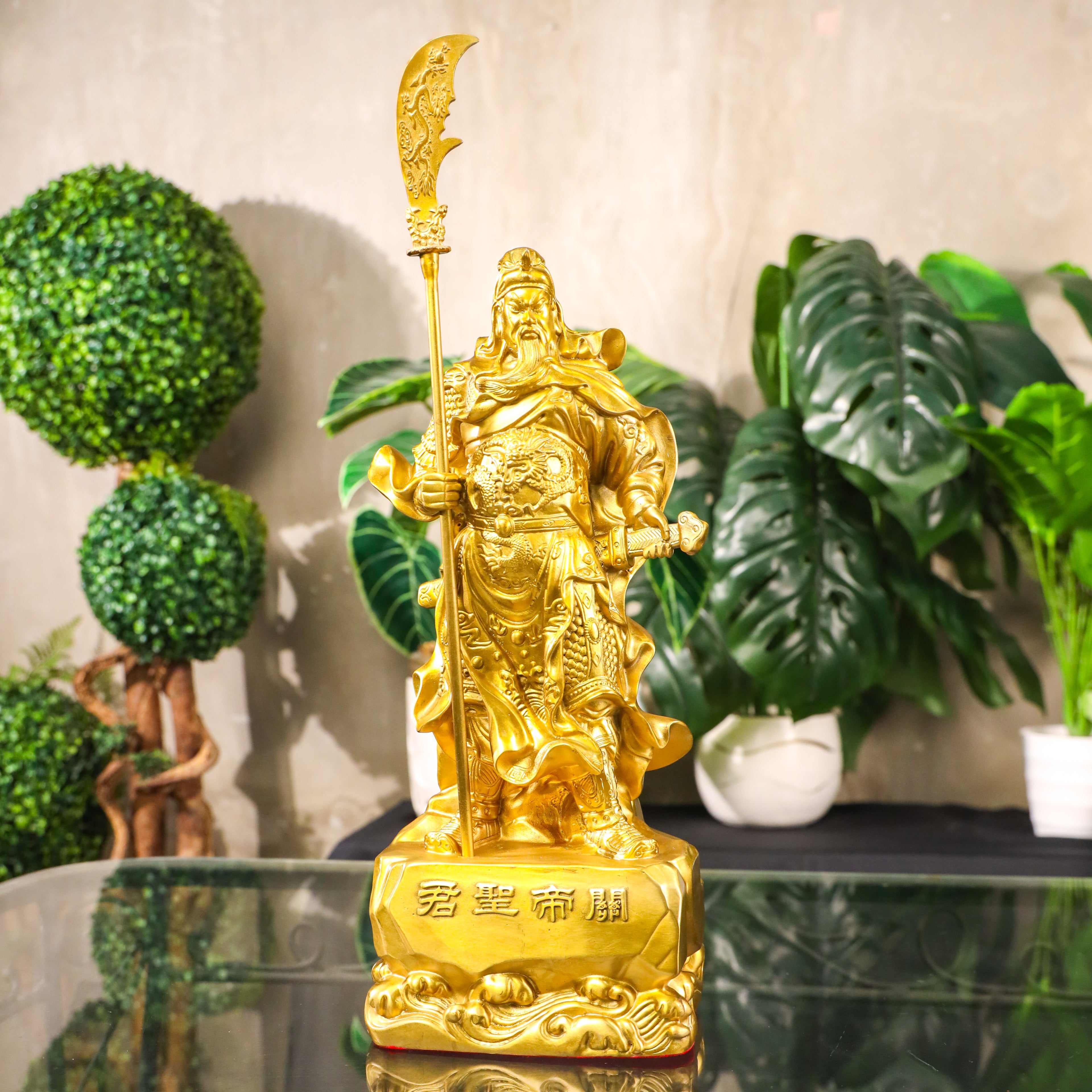 Warrior King of Wealth and Honor Guan Gong 40cm