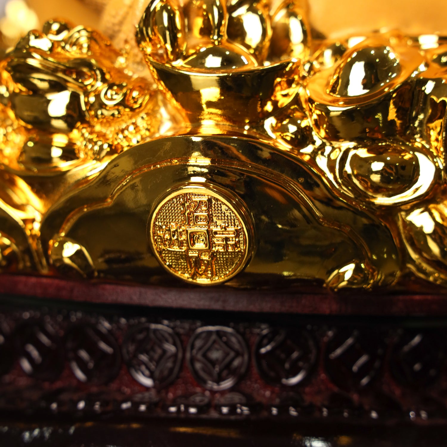 Throne of Fortune Gold Money Frog 40cm