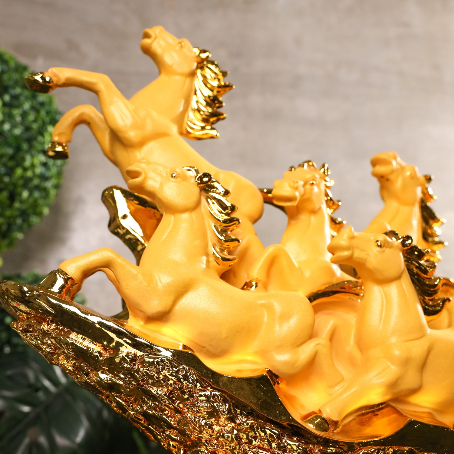 The Golden Cavalry 8 Victory Horses 62cm