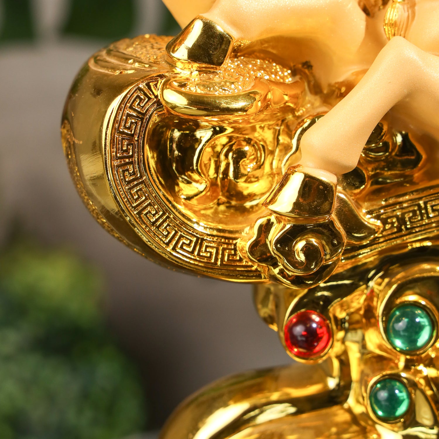 Partners in Victory Golden Horse Duo 38cm