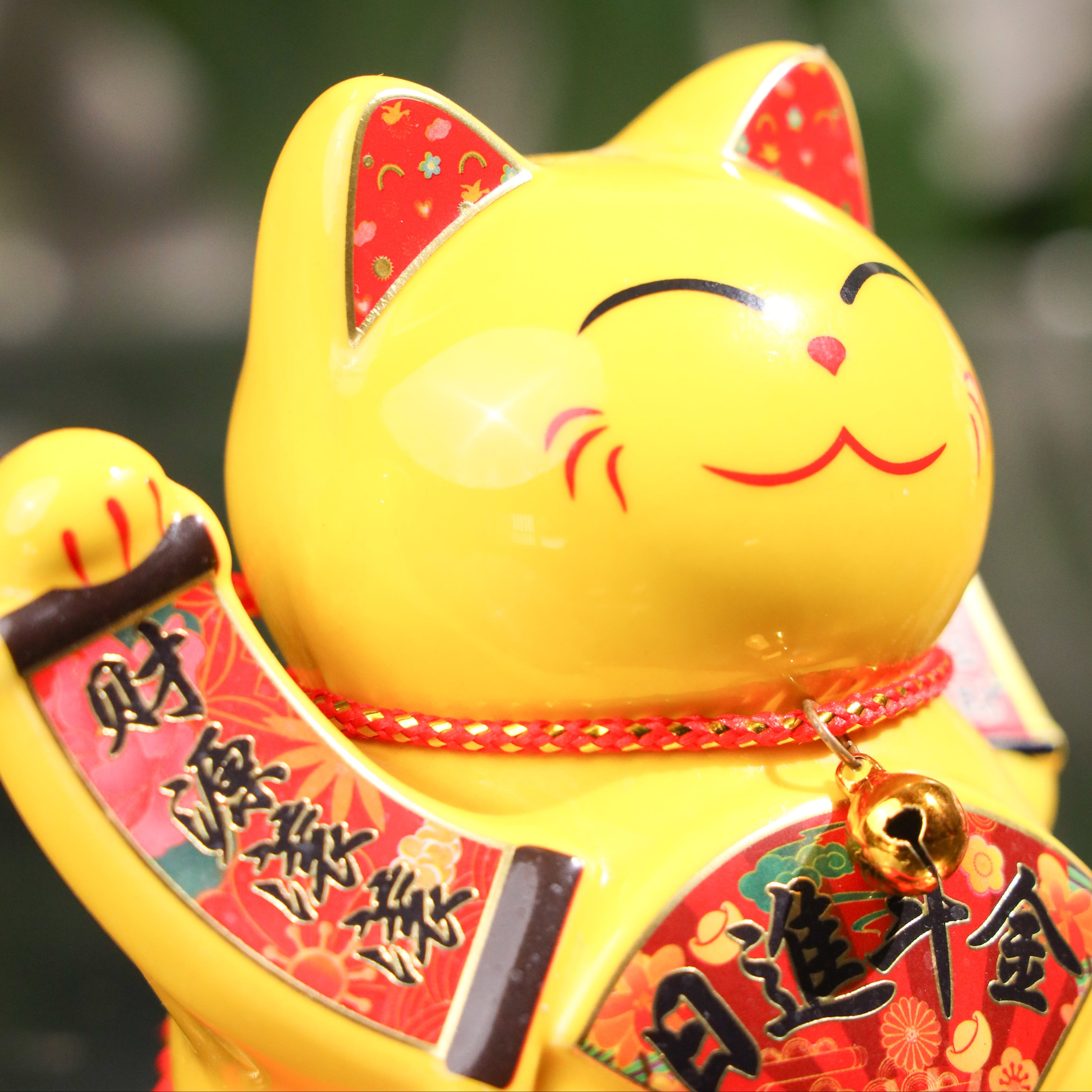 Golden Income Solar-Powered Lucky Cat 11cm