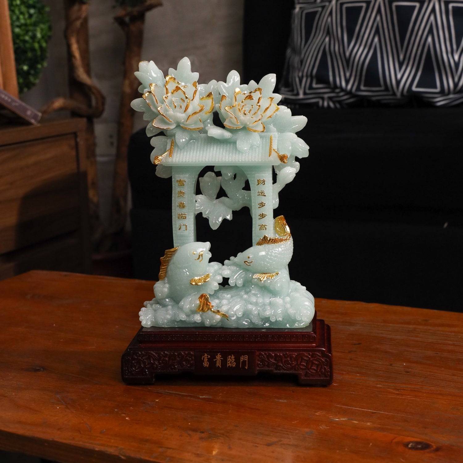 A Home Filled With Wealth Arowanas 26cm