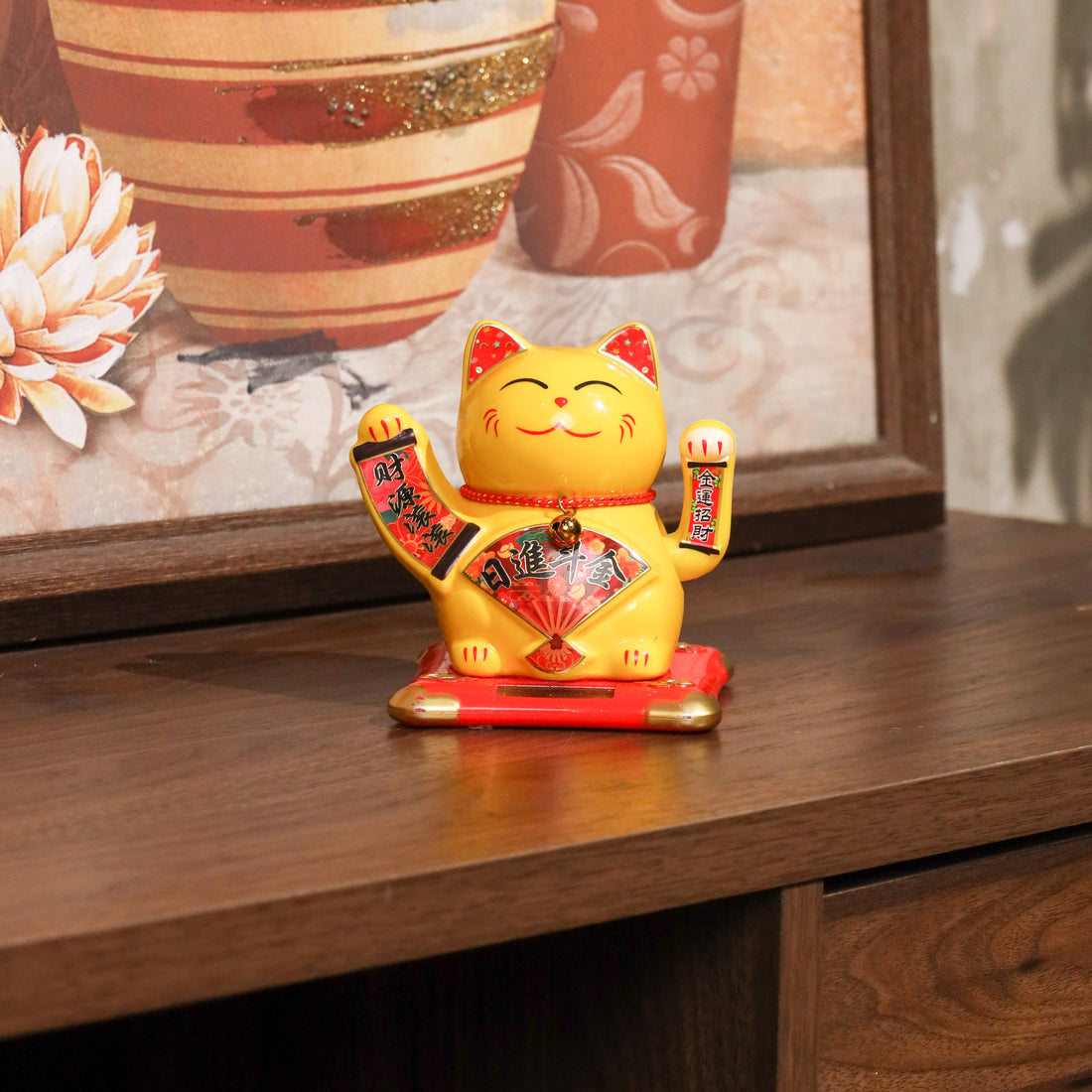 Golden Income Solar-Powered Lucky Cat 11cm