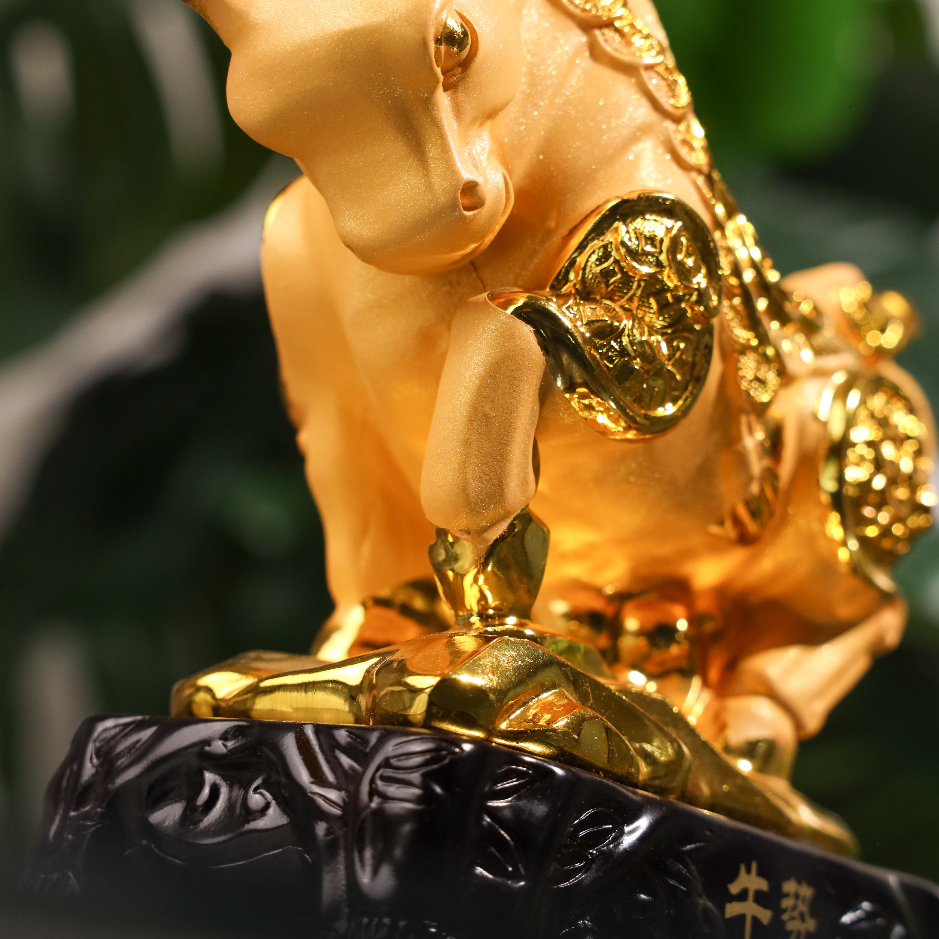 Golden Zodiac Ox of Long-Term Success 18cm