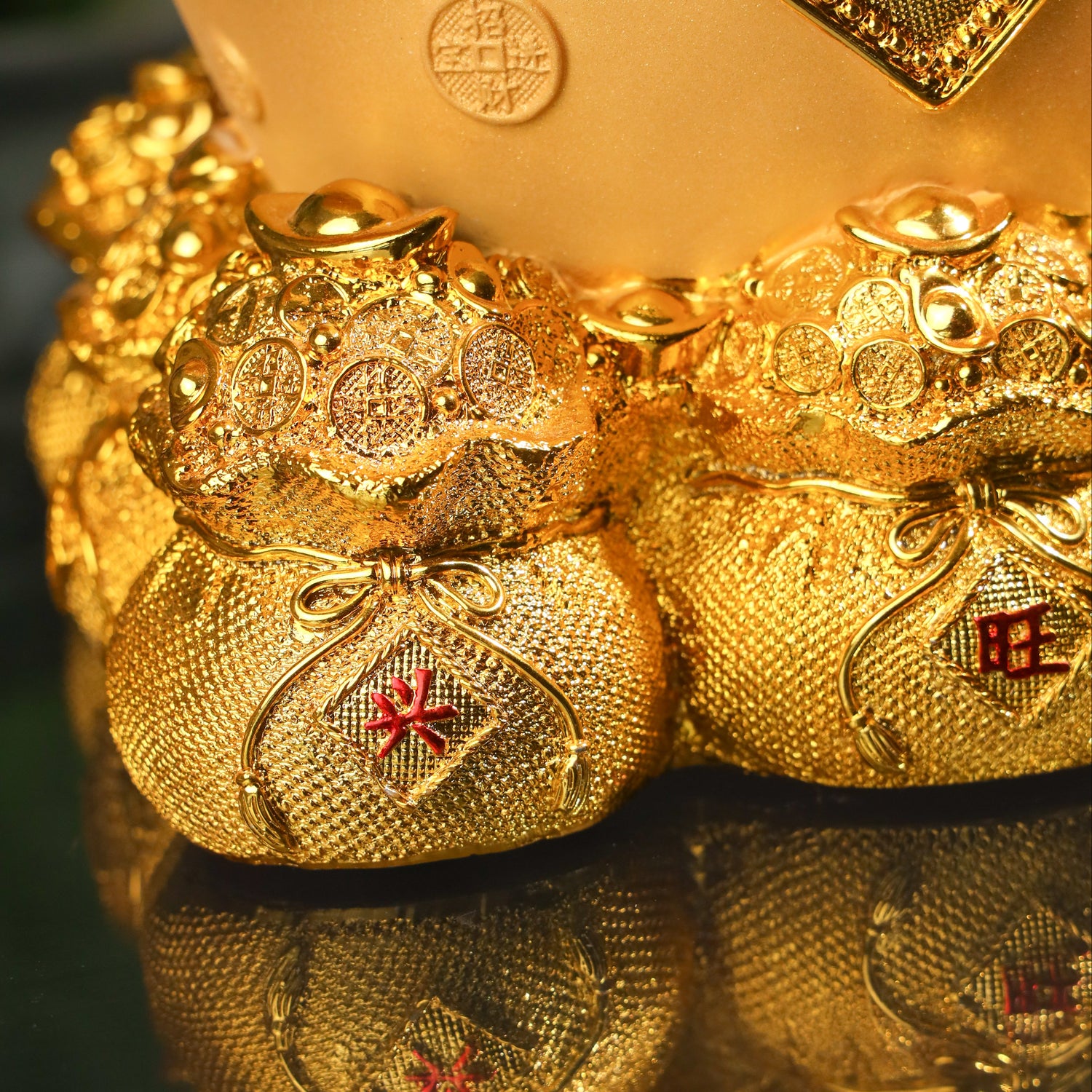 Golden Treasury of Saved Wealth 37cm