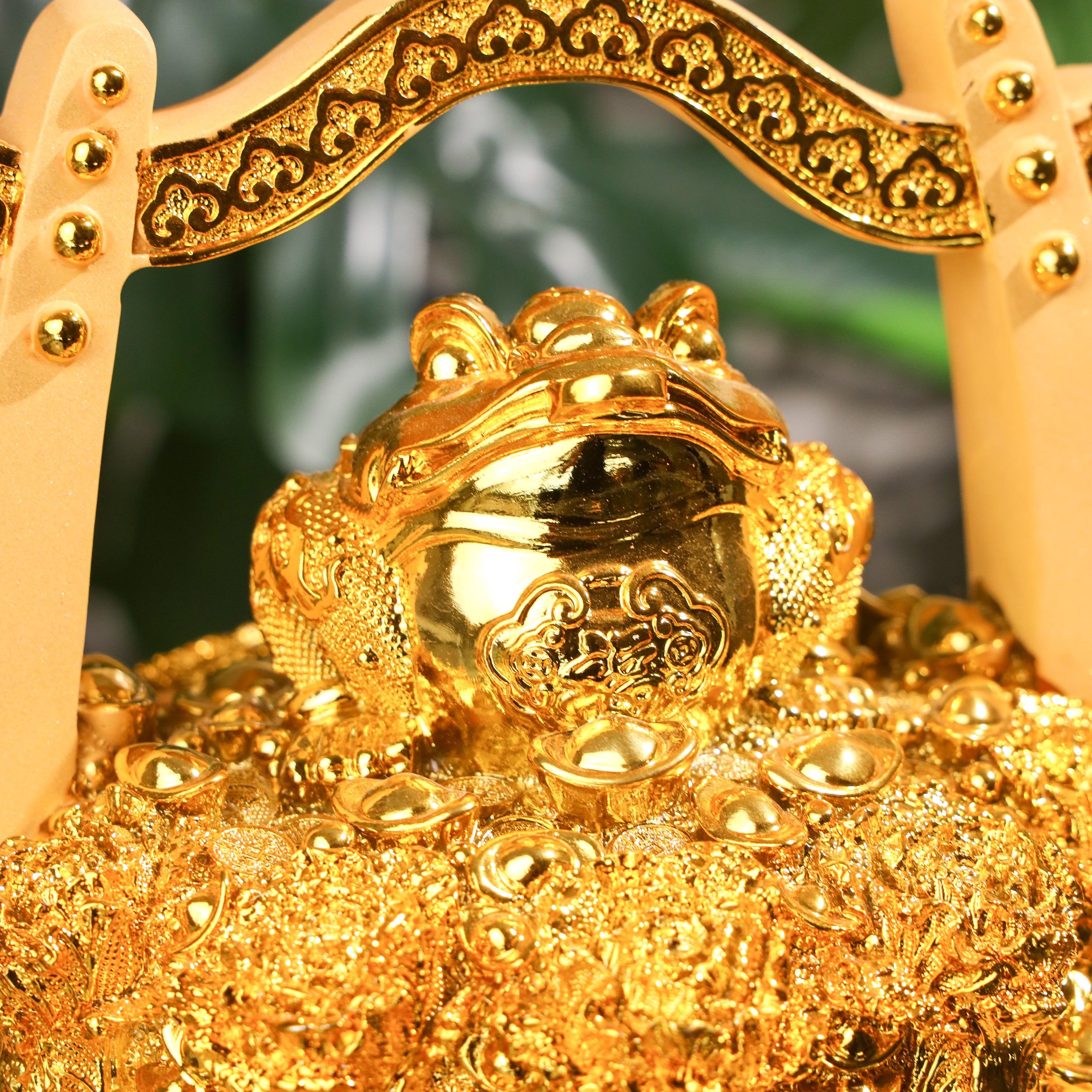 Golden Treasury of Saved Wealth 37cm
