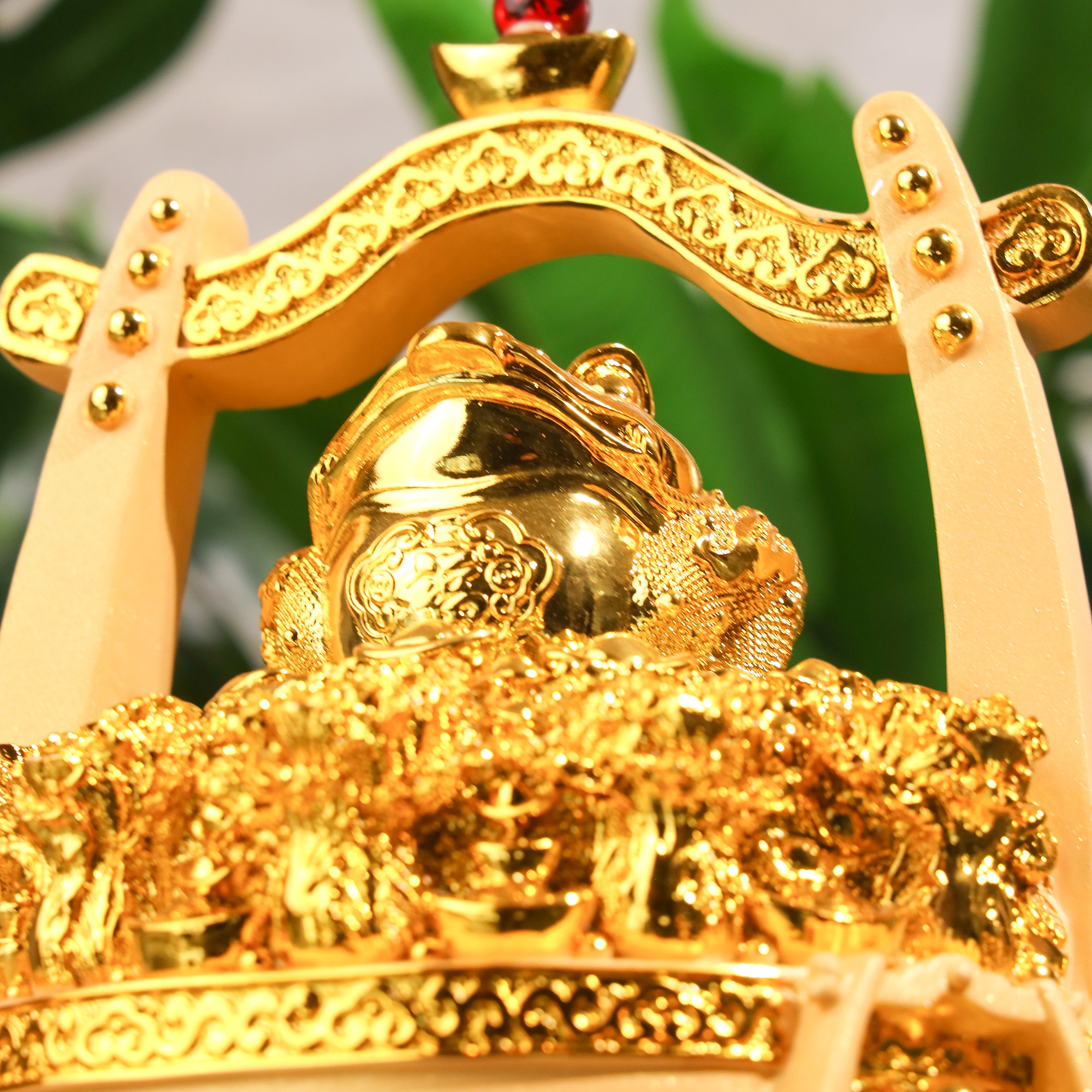 Golden Treasury of Saved Wealth 37cm