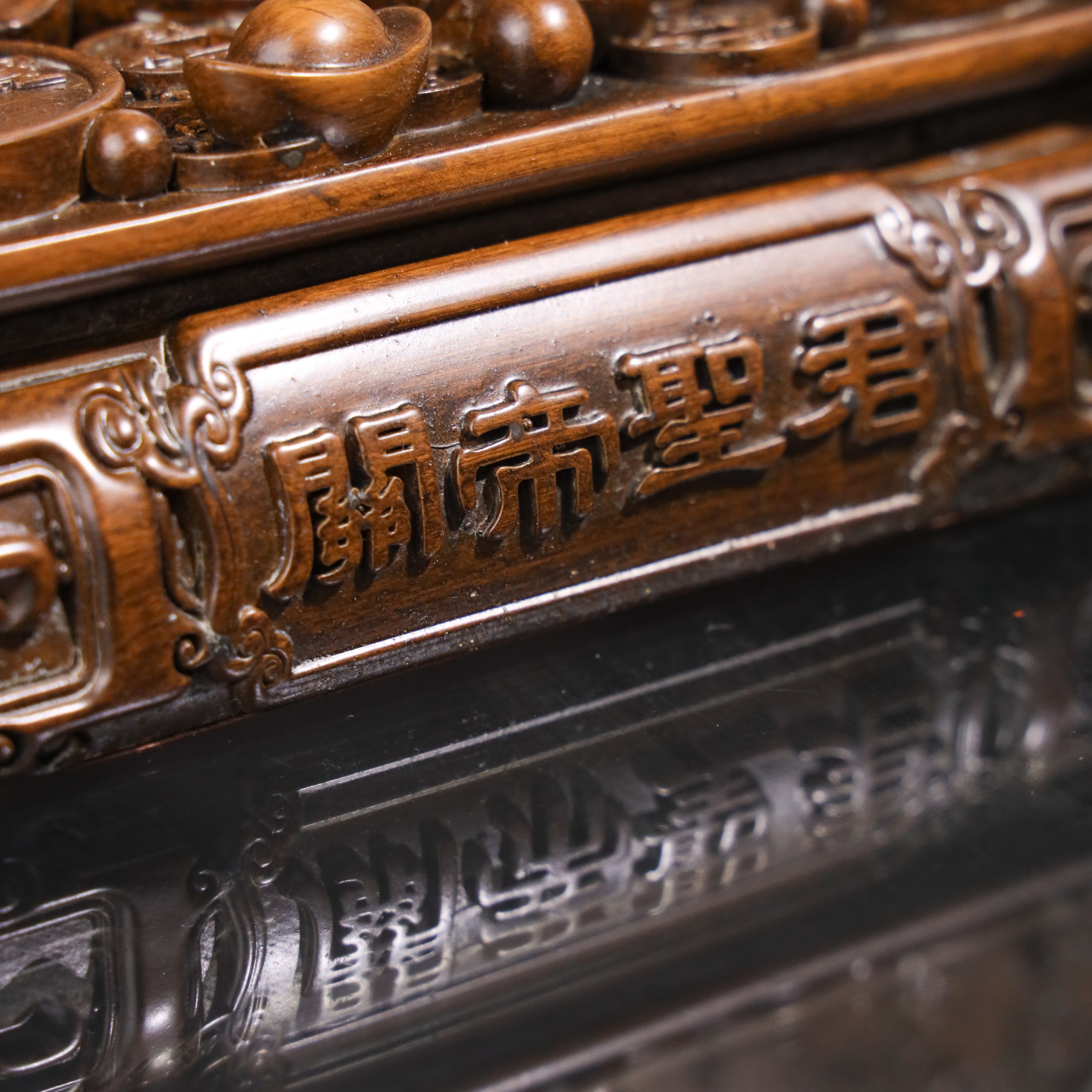 Seated Guan Gong of Wise Authority 46cm
