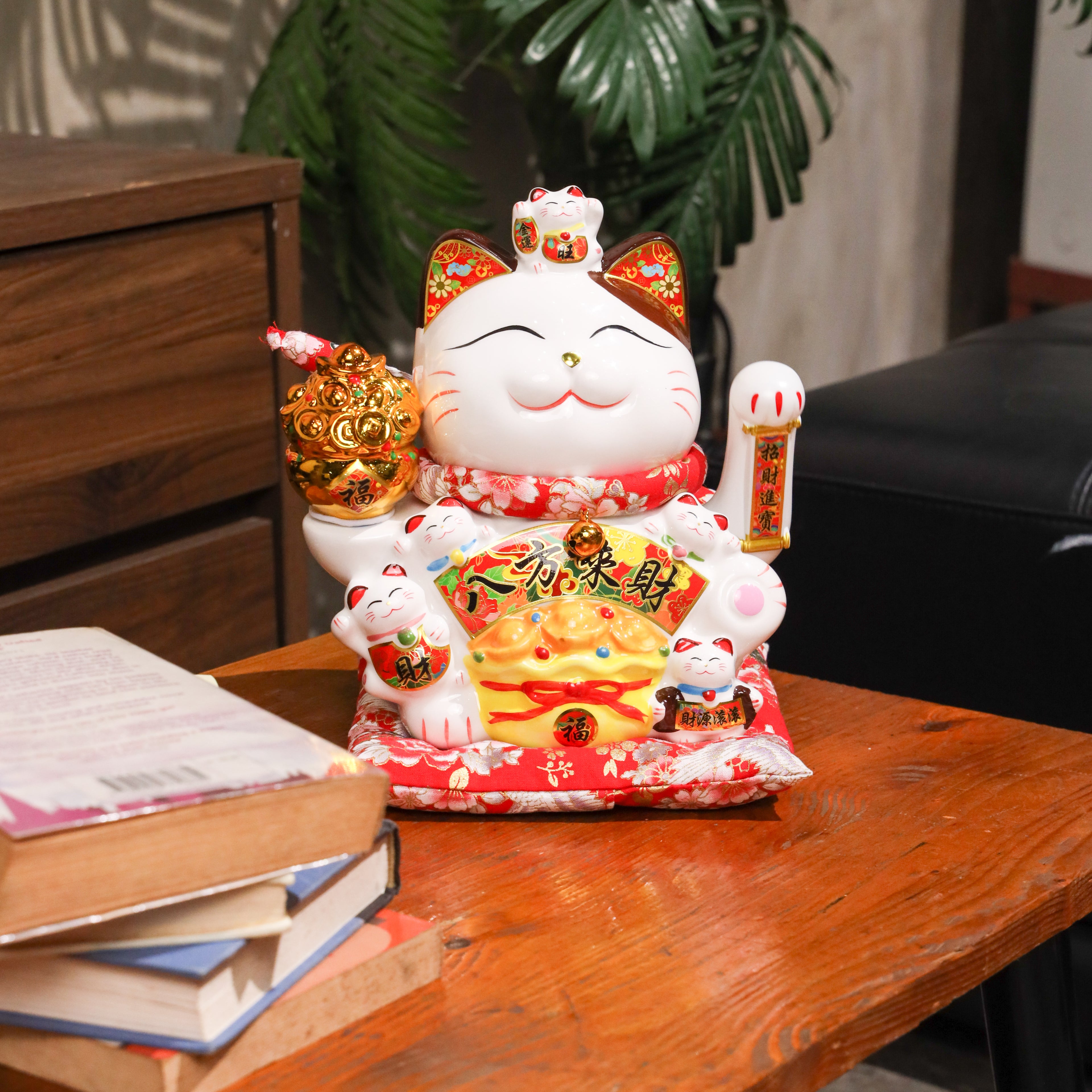 Invite The Fortune Lucky Cat 25cm