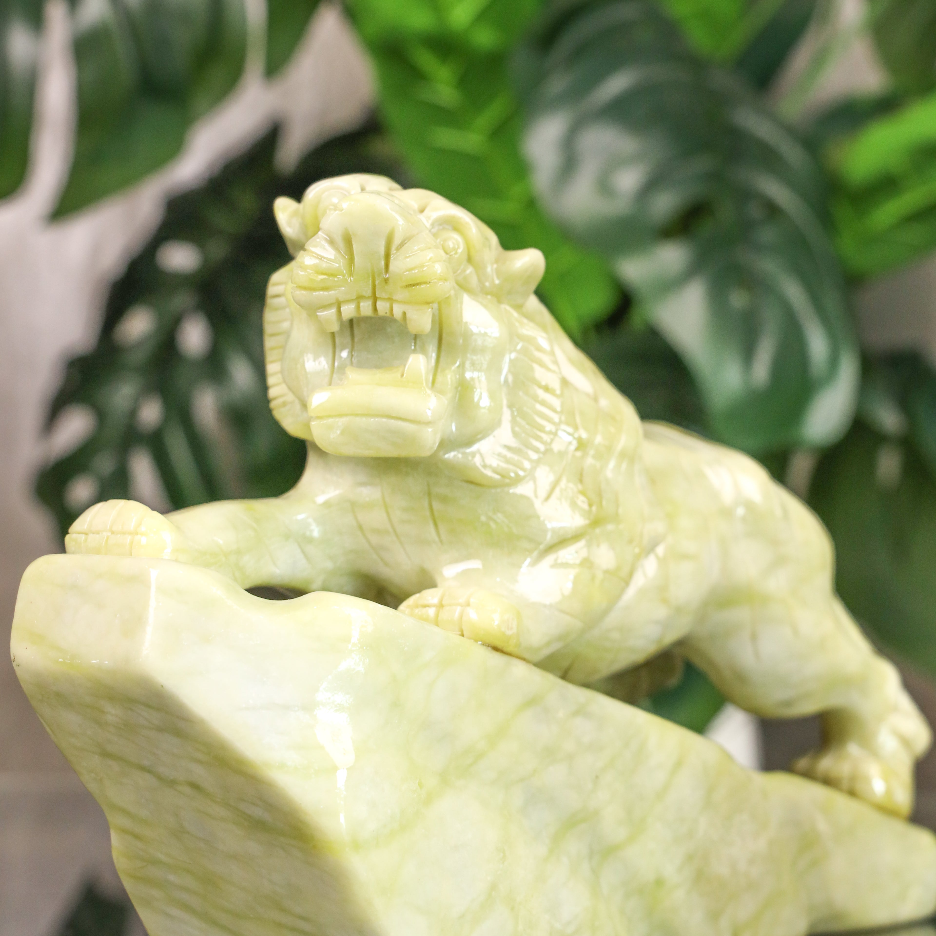 Light Jade Tiger of Dominance 30cm